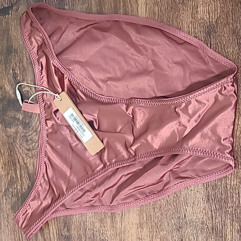 Nwt 🌺 SKIMS 🌺 STRETCH SATIN BIKINI Sz: XXS NWT Color: Berry